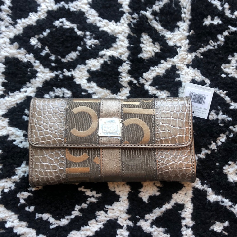 NWT Liz Claiborne Gold Tri-gold wallet